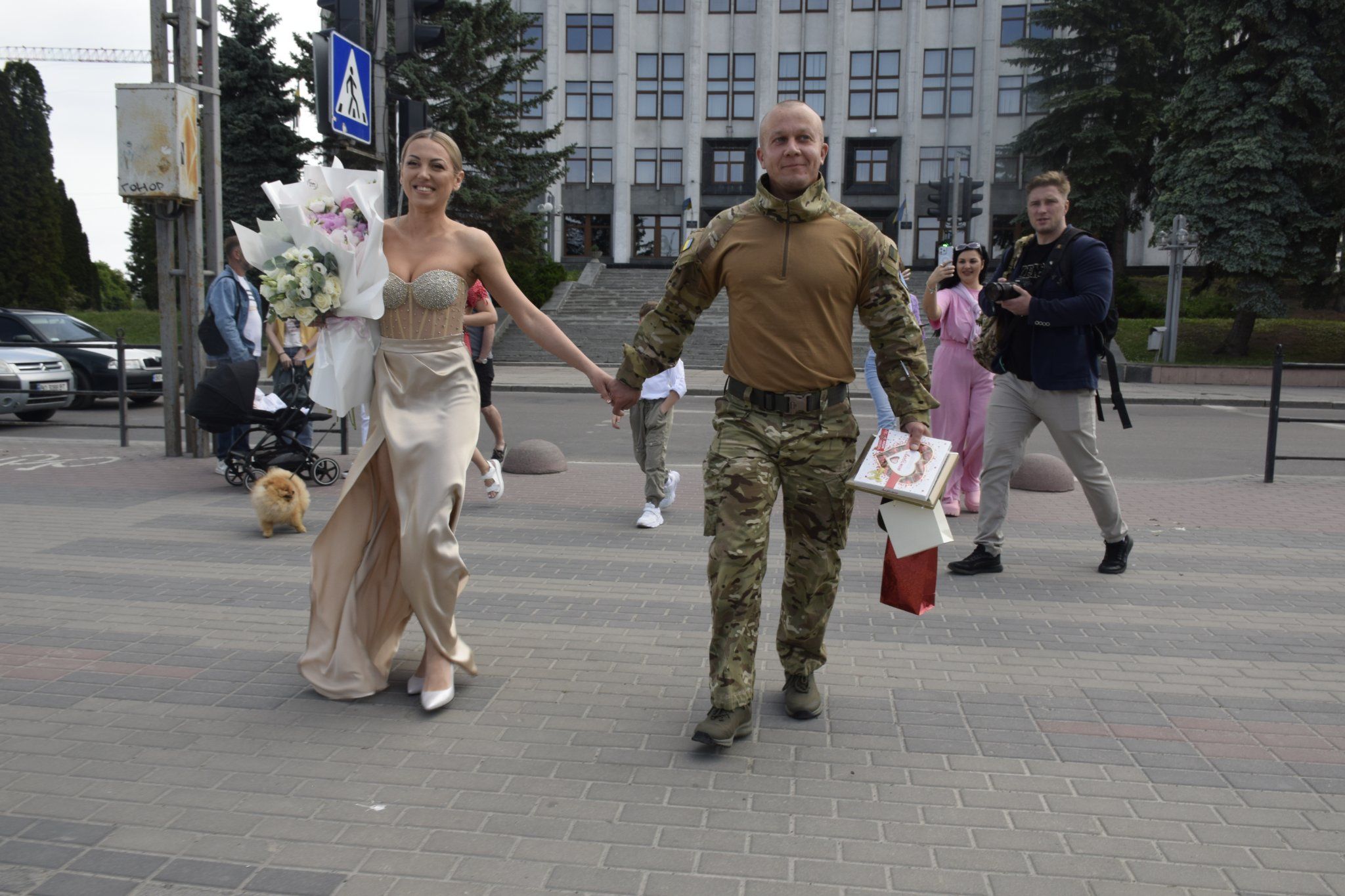 Новини Тернополя - фото з Під аплодисменти зустріли молодят: у Тернополі одружився військовий