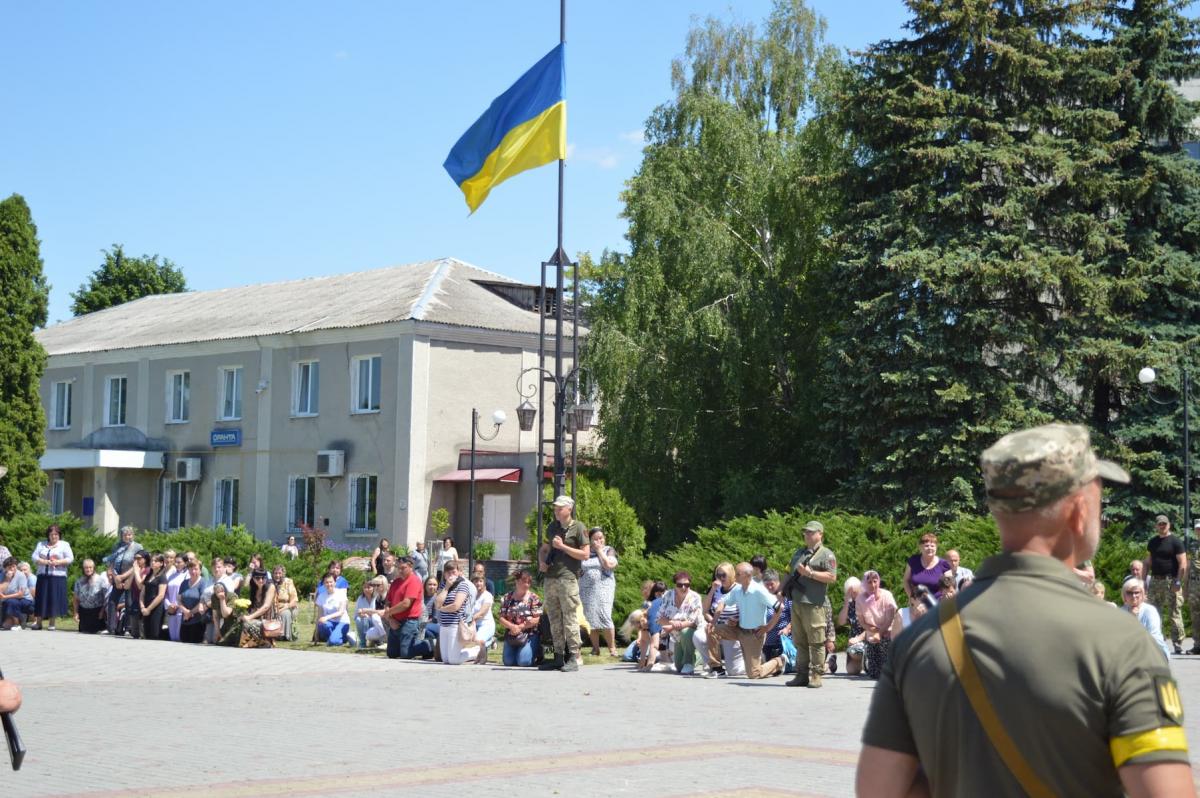 Новини Тернополя - фото з «Будь сильною дівчинкою» — останнє, що написав дружині. Прощаються з Героєм Володимиром Нечаєм