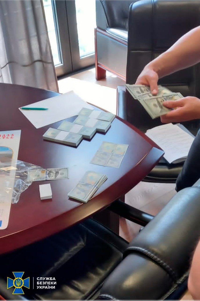 Новини Хмельницького - фото з Хабар в 2,5 мільйони $: затриманим  виявився колишній мер Кам'янця-Подільського (ФОТО)