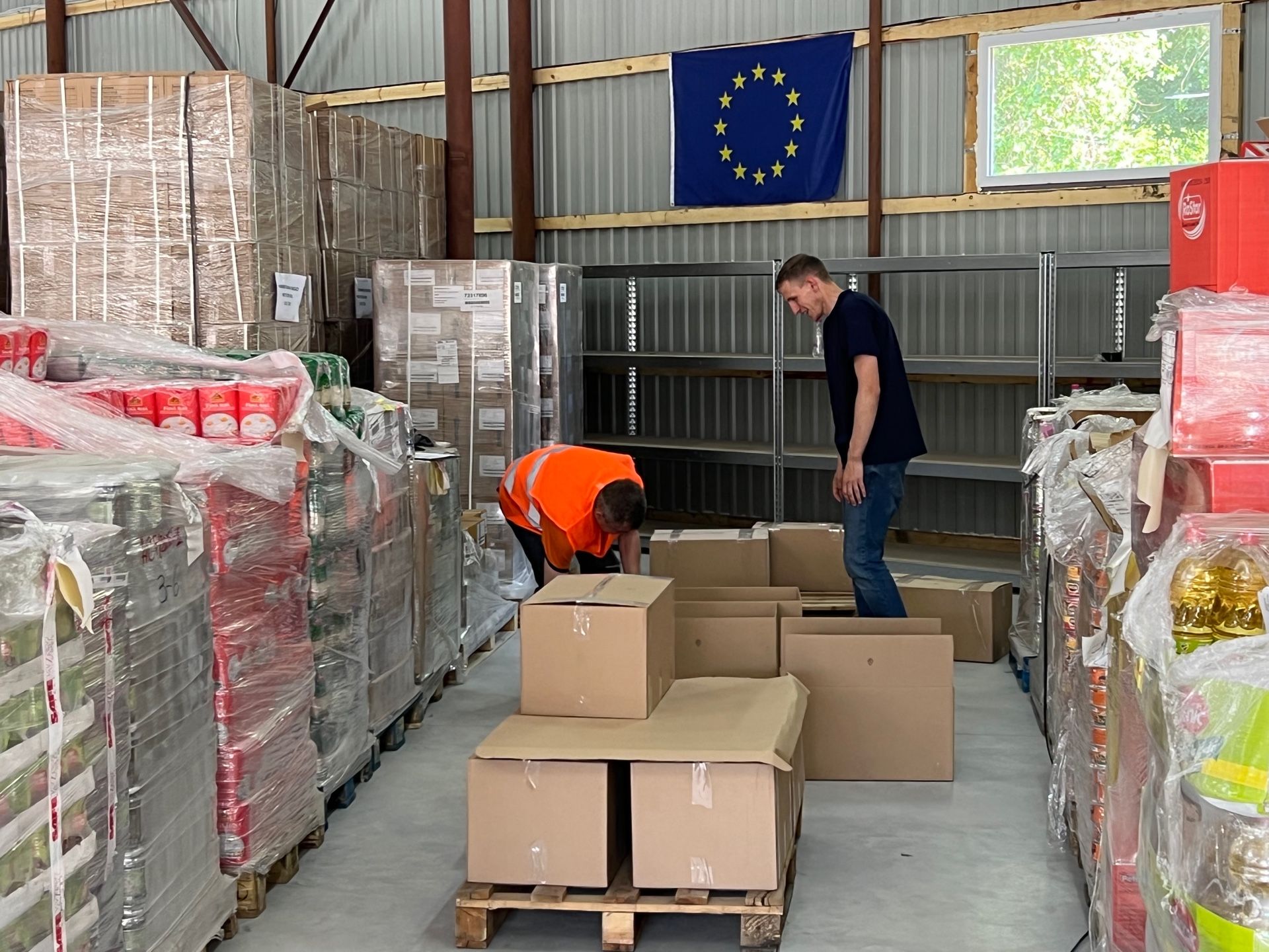 Новини Вінниці - фото з У Вінниці Євросоюз відкрив гуманітарний хаб: будуть возити допомогу постраждалим