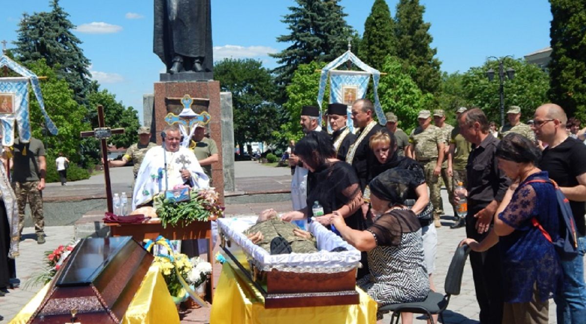 Новини Тернополя - фото з «Будь сильною дівчинкою» — останнє, що написав дружині. Прощаються з Героєм Володимиром Нечаєм