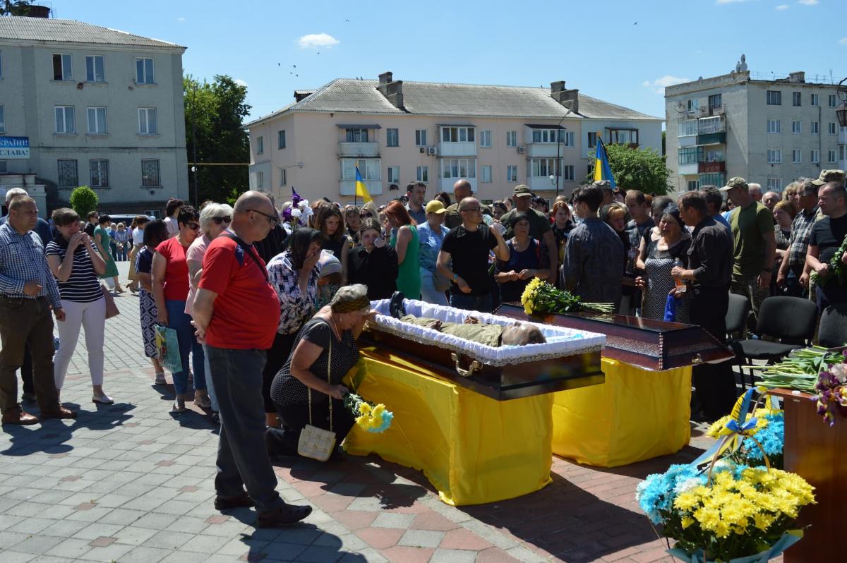 Новини Тернополя - фото з «Будь сильною дівчинкою» — останнє, що написав дружині. Прощаються з Героєм Володимиром Нечаєм