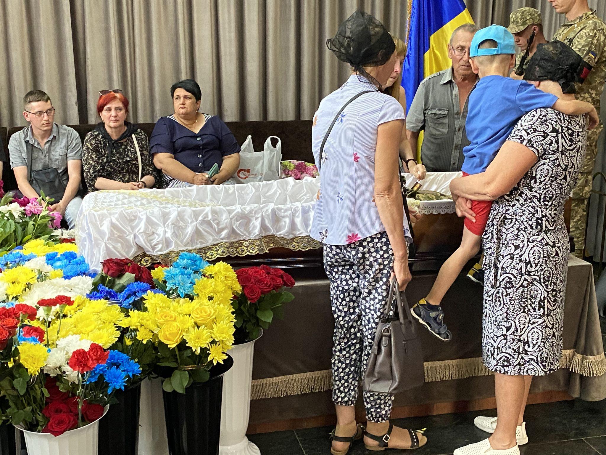 Новини Хмельницького - фото з «Тато буде бачити нас з неба». На війні загинув батько трьох дітей з Хмельницького