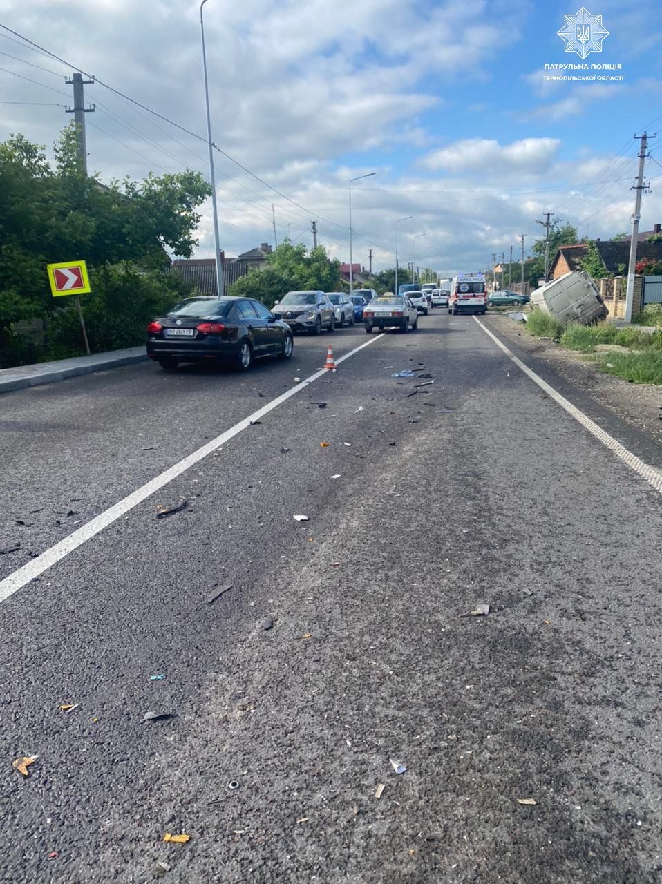 Новини Тернополя - фото з На Тернопільщині зіткнулись Volkswagen та рейсовий автобус. Є постраждалі, рух на дорозі ускладнений