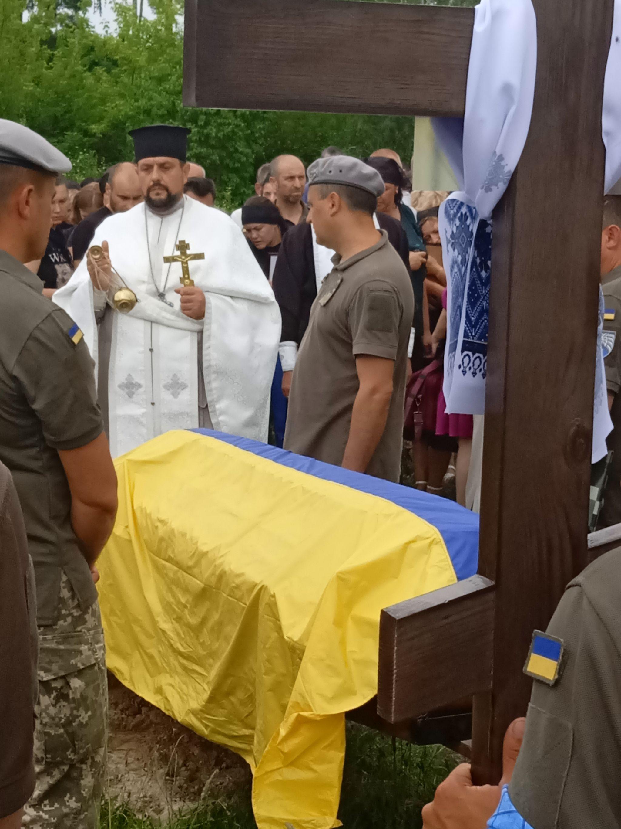 Новини Хмельницького - фото з “Татусю, світи ясним сонечком”. На Хмельниччині попрощалися із трьома Героями