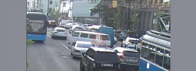 Підрізав дві машини та врізався у бус. На Соборній сталася ДТП за участі чотирьох авто