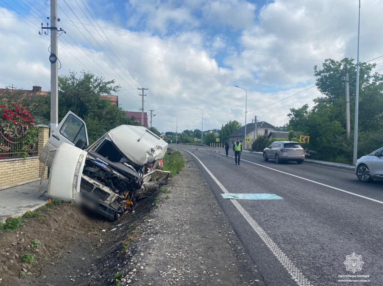 Новини Тернополя - фото з На Тернопільщині зіткнулись Volkswagen та рейсовий автобус. Є постраждалі, рух на дорозі ускладнений