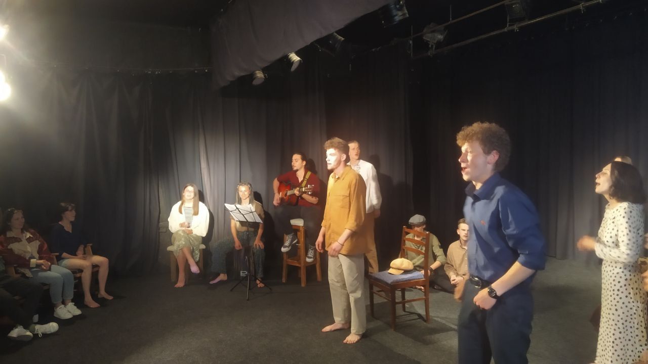 Новини Тернополя - фото з Подякували за прихисток! Як студенти Академії лідерства емоційно попрощалися з Тернополем (РЕПОРТАЖ)