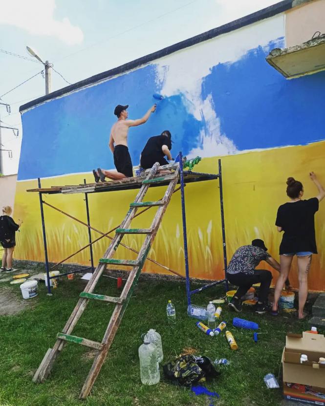 Новини Хмельницького - фото з Нова інсталокація і фотозона. У Хмельницькому малюють патріотичний мурал