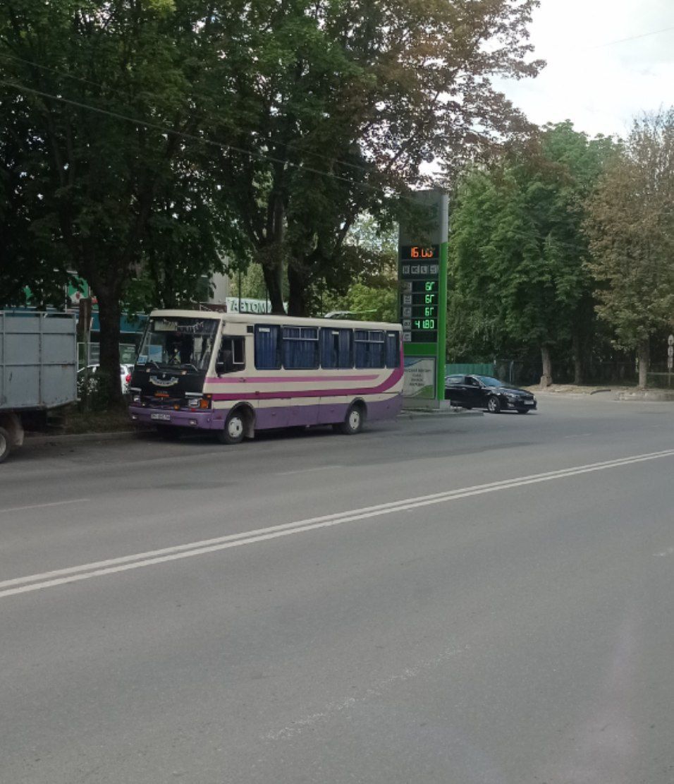 Новини Тернополя - фото з Черги стали менші: ми перевірили, чи є пальне на тернопільських АЗС. Дивіться ціни станом на 16 червня