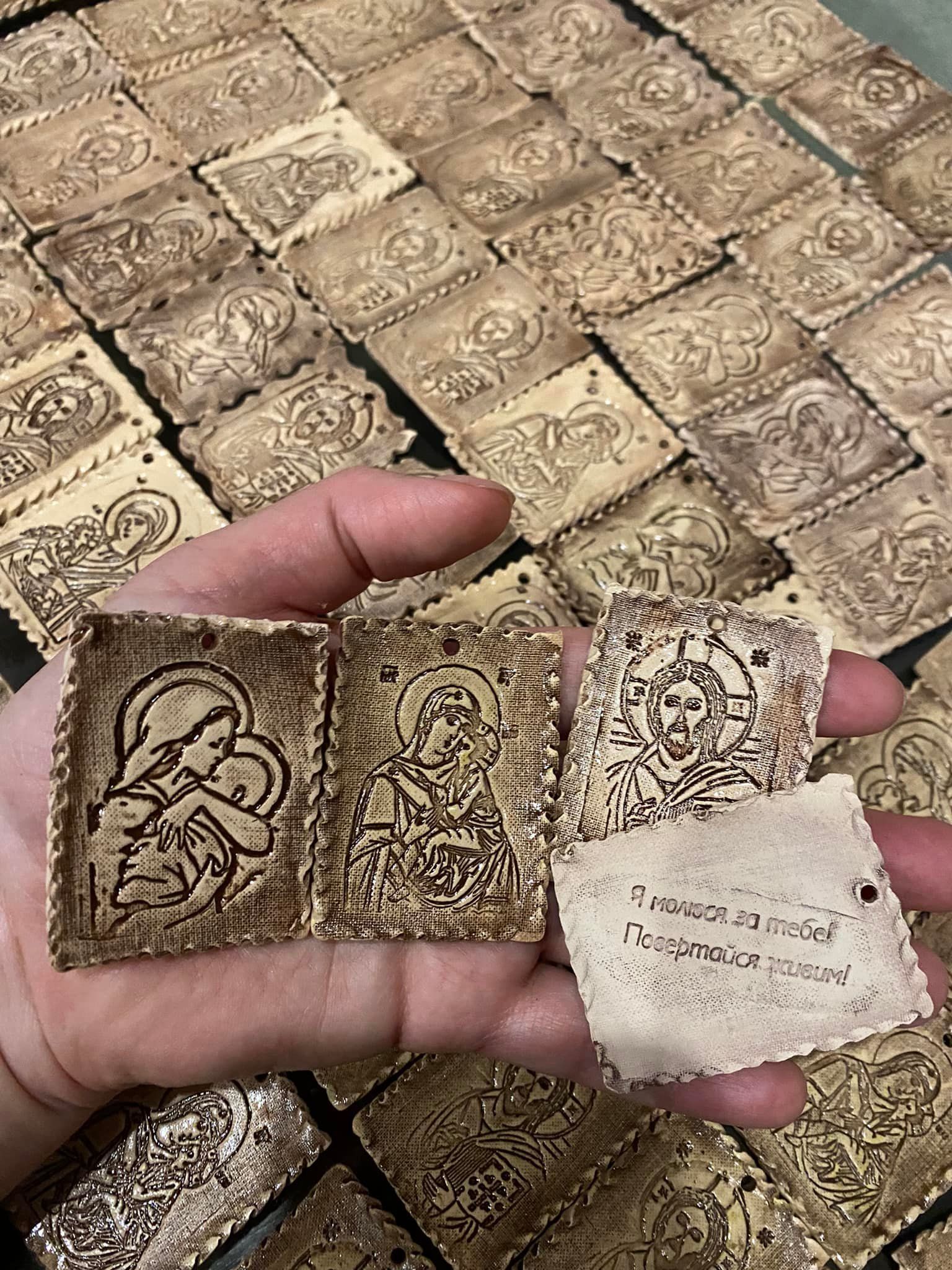 Новини Вінниці - фото з «Тут їх чекають, за них моляться». Вінницька керамістка створює ікони для військових