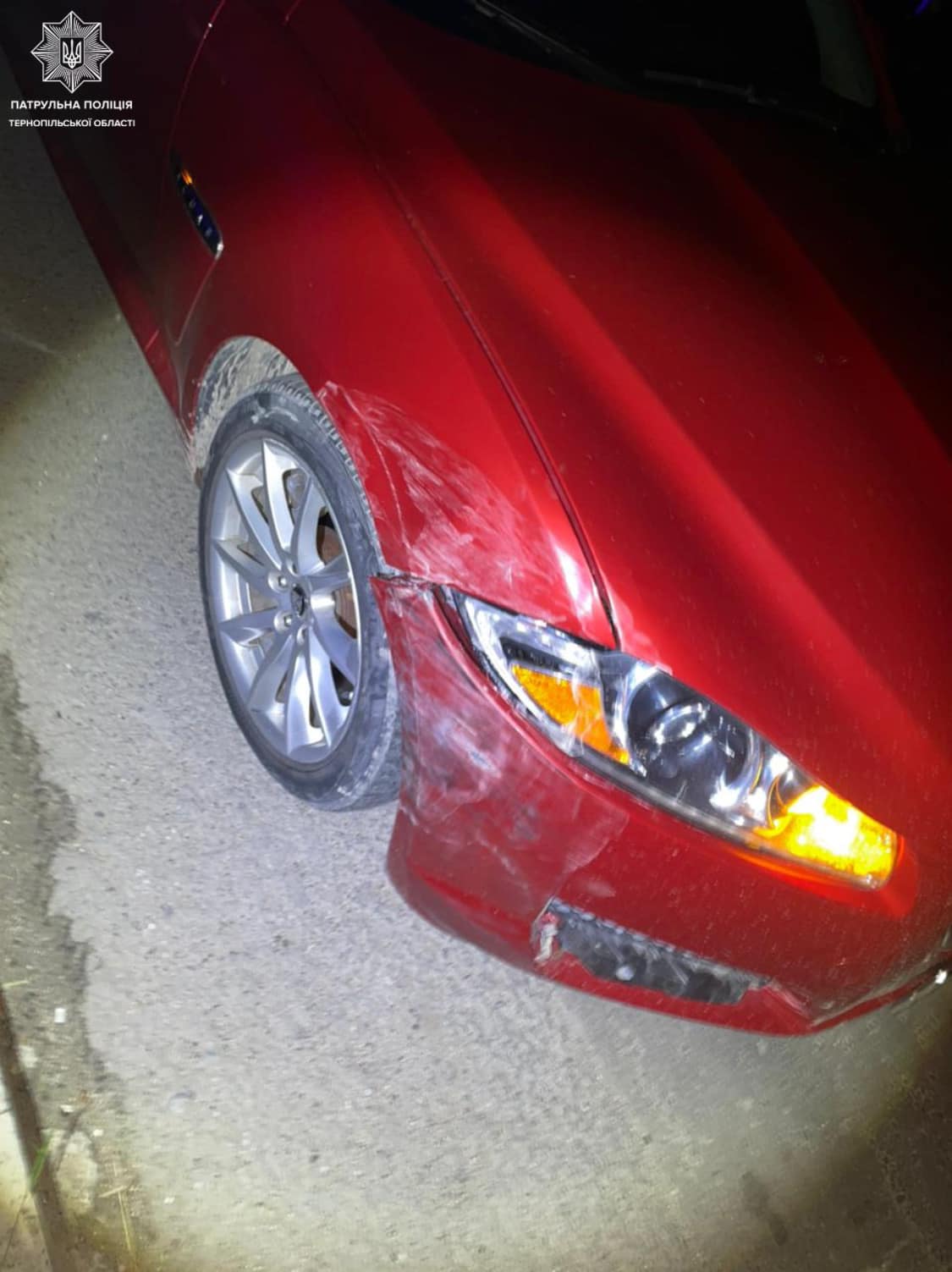 Новини Тернополя - фото з На 15 Квітня п'яний водій врізався в Hyundai та Jaguar і потрощив рекламну споруду