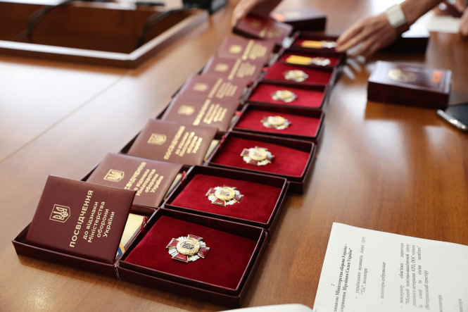 Новини Вінниці - фото з Сьогодні у Вінниці Олексій Резников. Міністр оборони нагородив волонтерів, медиків та захисників