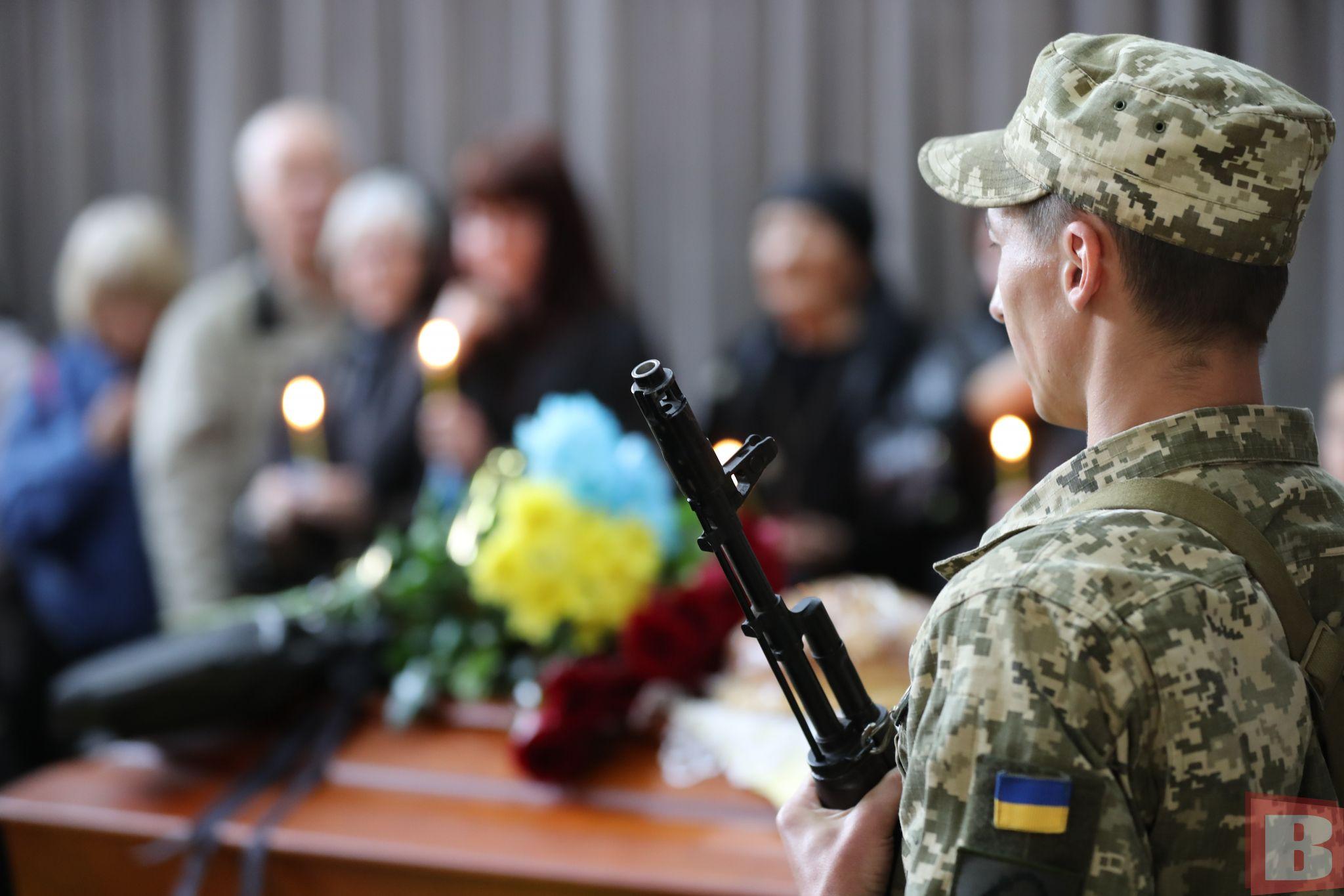 Новини Хмельницького - фото з «Був сміливим чоловіком»: хмельничани попрощалися з загиблим військовим Олександром Заборським (ФОТО)