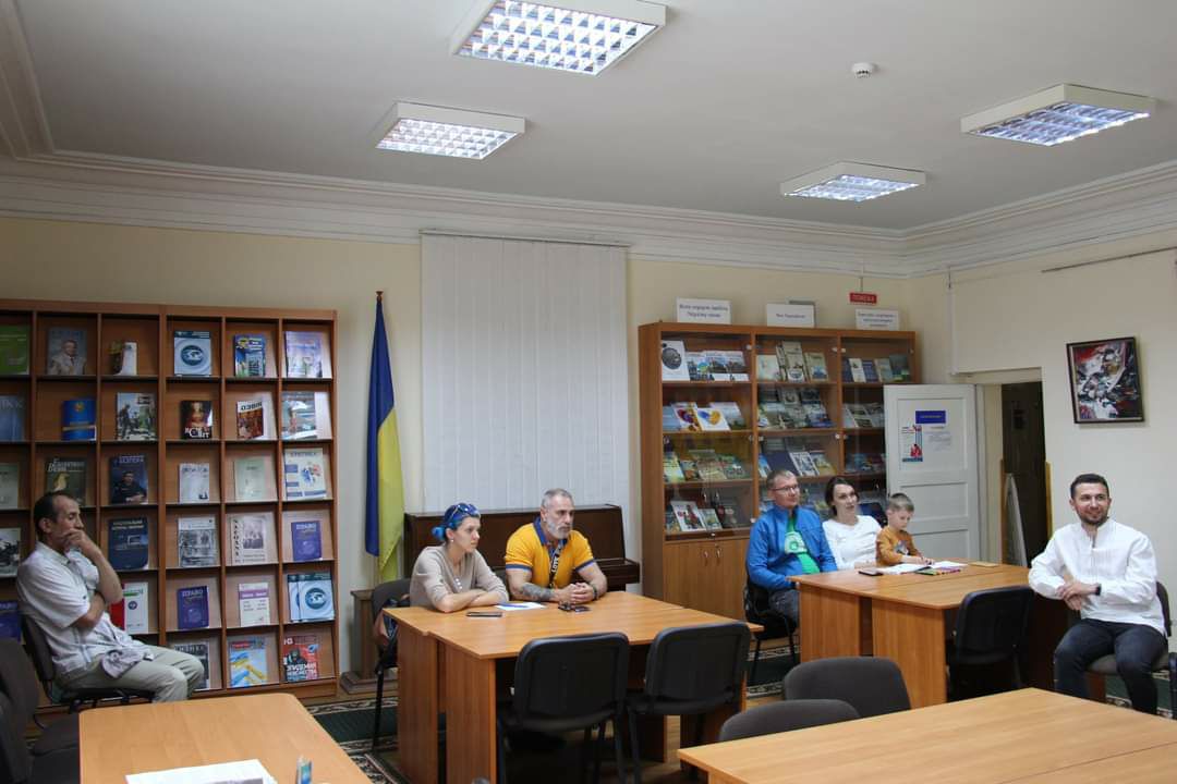Новини Тернополя - фото з Навчать ідеальної української! В обласній бібліотеці працює розмовний клуб для переселенців
