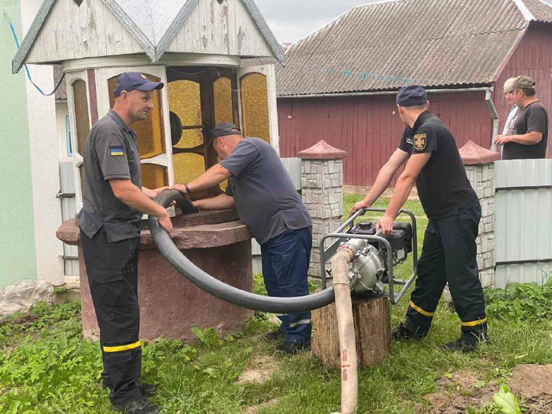 Новини Тернополя - фото з У селі на Тернопільщині дощі затопили криниці