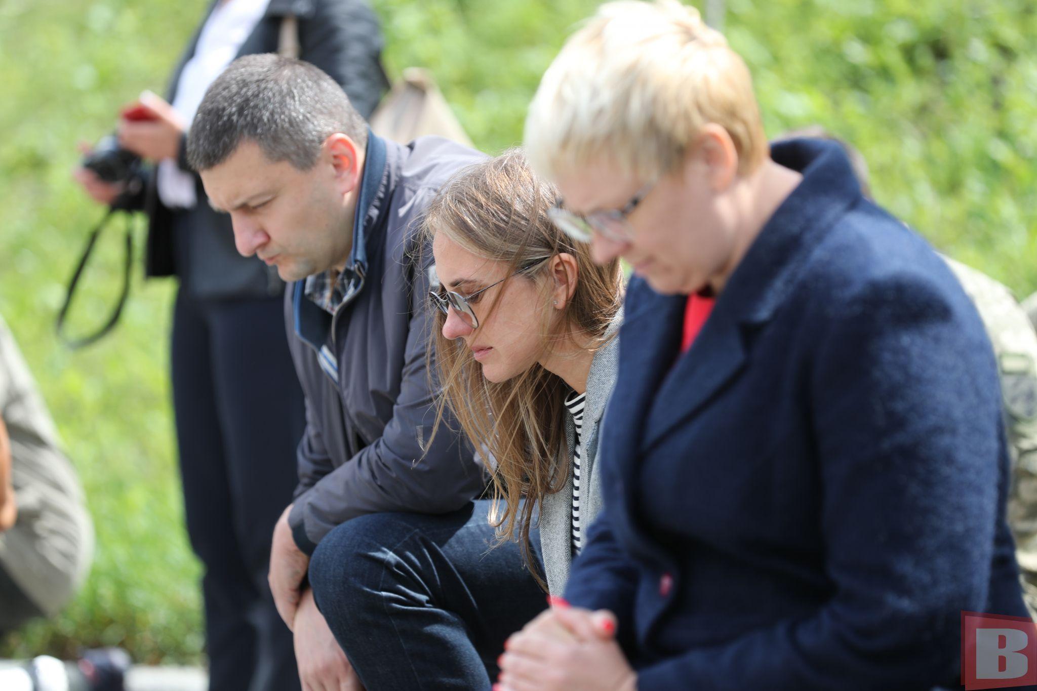 Новини Хмельницького - фото з «Був сміливим чоловіком»: хмельничани попрощалися з загиблим військовим Олександром Заборським (ФОТО)