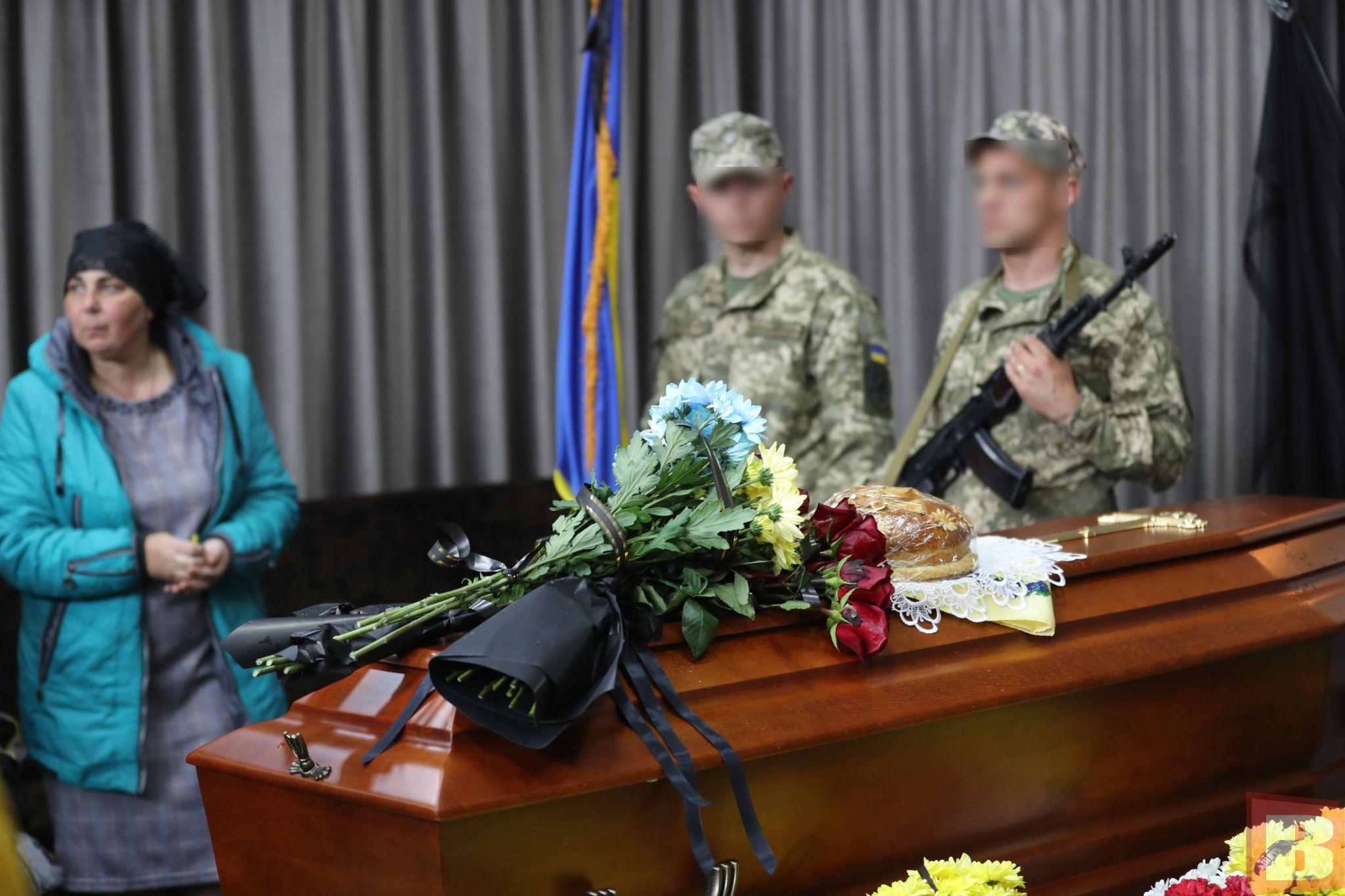 Новини Хмельницького - фото з «Був сміливим чоловіком»: хмельничани попрощалися з загиблим військовим Олександром Заборським (ФОТО)