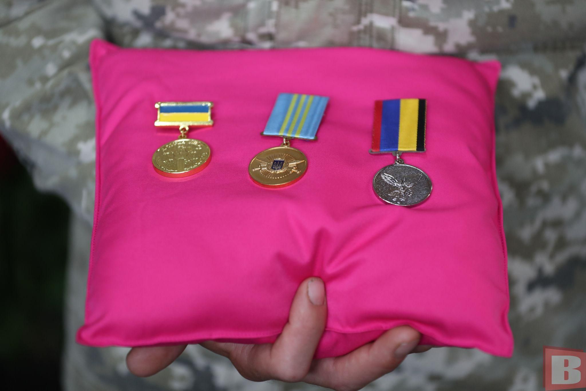 Новини Хмельницького - фото з «Був сміливим чоловіком»: хмельничани попрощалися з загиблим військовим Олександром Заборським (ФОТО)