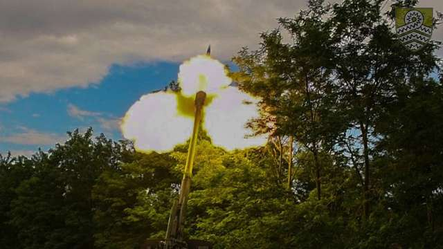 Новини Вінниці - фото з «Вогняне шоу» для окупантів: бійці 59-ї бригади бригади показали ефектне фото з поля бою