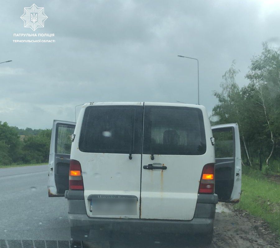 Новини Тернополя - фото з Ледь тримався на ногах: скільки показав Драгер у чоловіка, якого патрульні зупинили на Будного