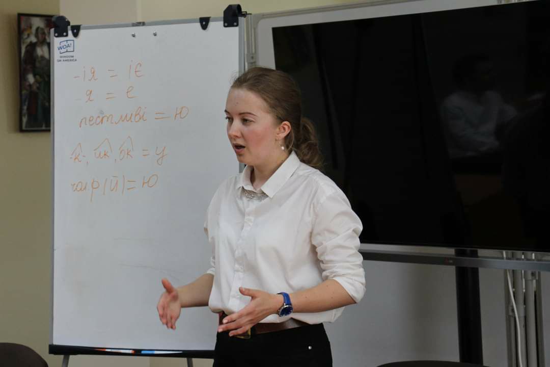 Новини Тернополя - фото з Навчать ідеальної української! В обласній бібліотеці працює розмовний клуб для переселенців