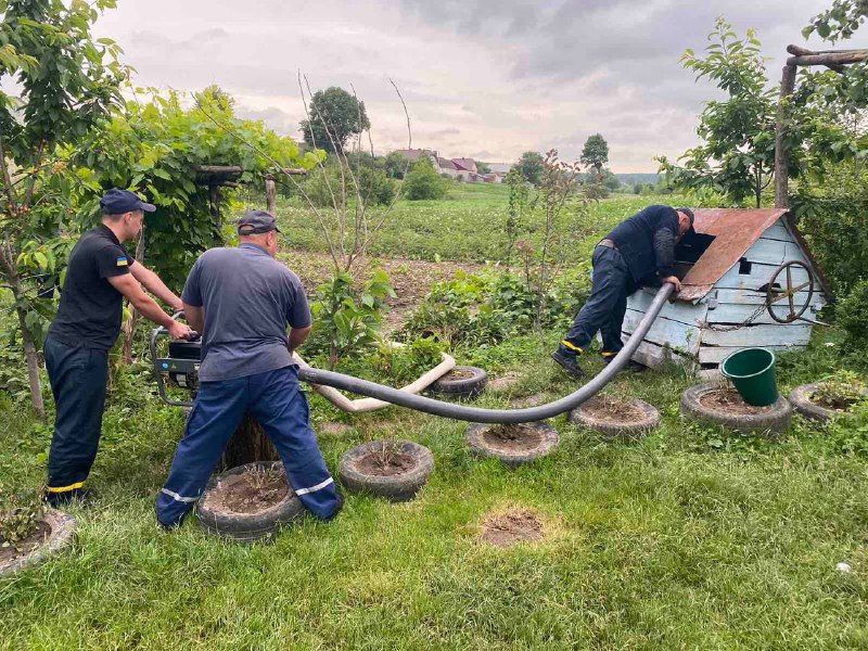 Новини Тернополя - фото з У селі на Тернопільщині дощі затопили криниці