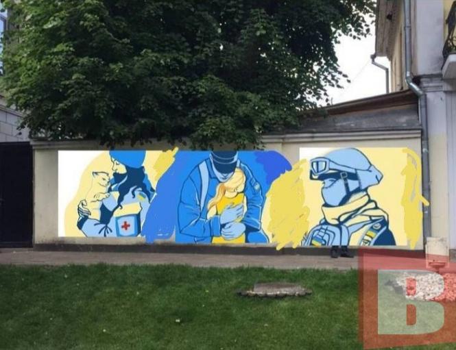 Новини Хмельницького - фото з “Дякую” від хмельничан: у центрі малюють новий мурал (ФОТО)