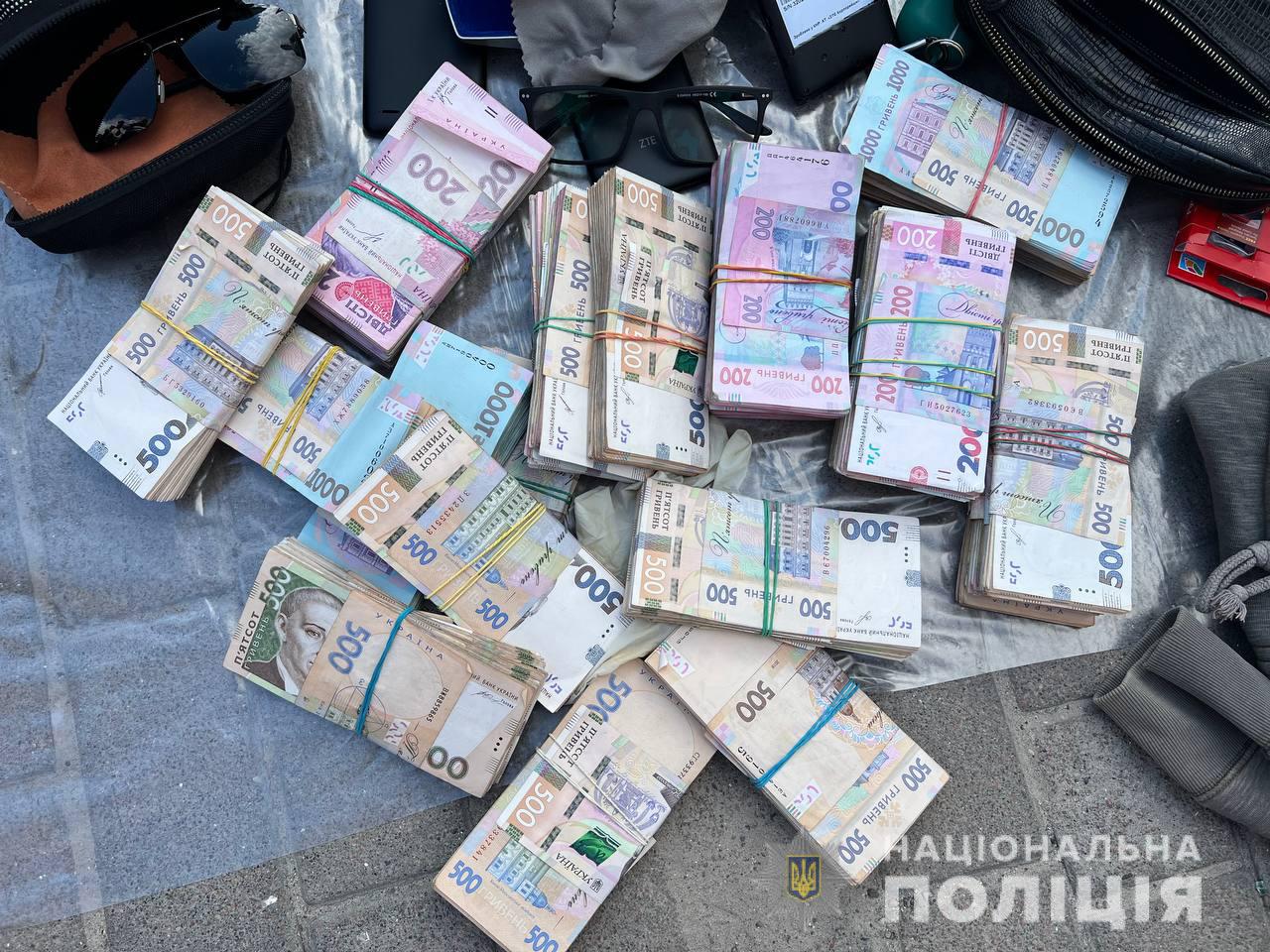 Новини Тернополя - фото з Як затримували валютників, що провертали афери на мільйон: тернопільська поліція повідомила подробиці