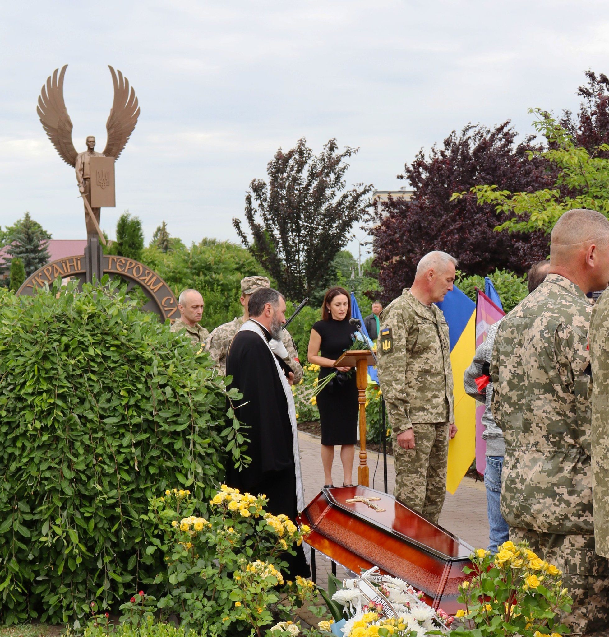Новини Хмельницького - фото з Красилів попрощався із Романом Совичем. Йому назавжди буде 22 (ФОТО)