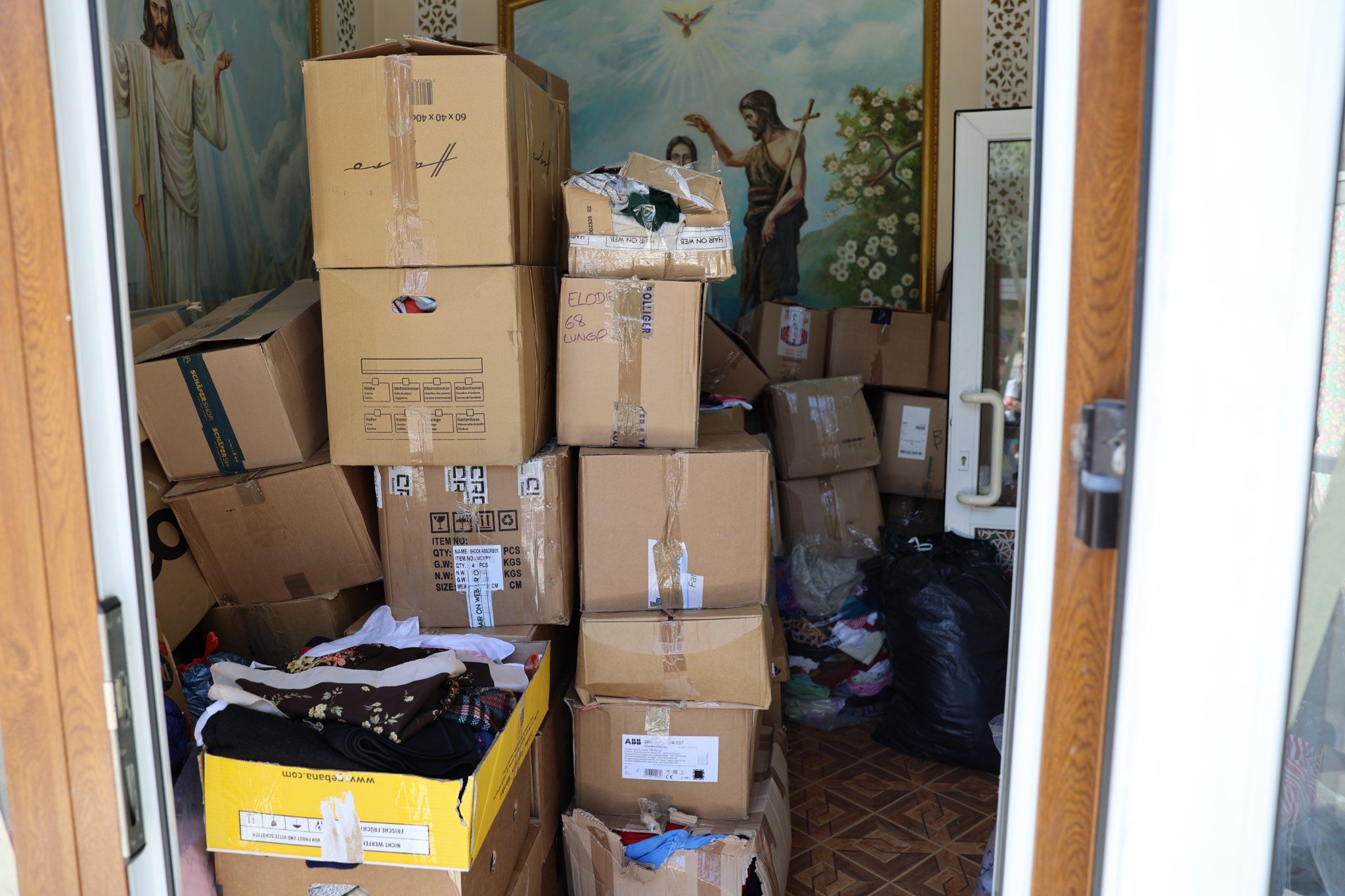 Новини Тернополя - фото з У Свято-Троїцькому духовному центрі відкрили гуманітарний хаб для переселенців і потребуючих