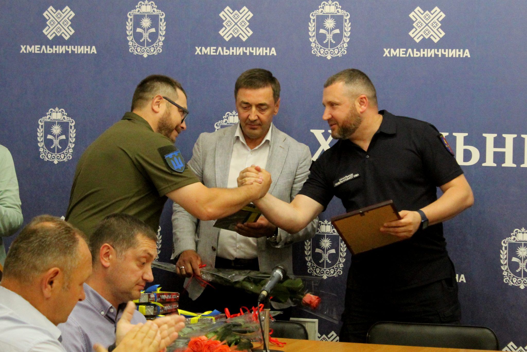 Новини Хмельницького - фото з Медиків з Хмельниччини нагородили державними відзнаками та орденом Святого Пантелеймона