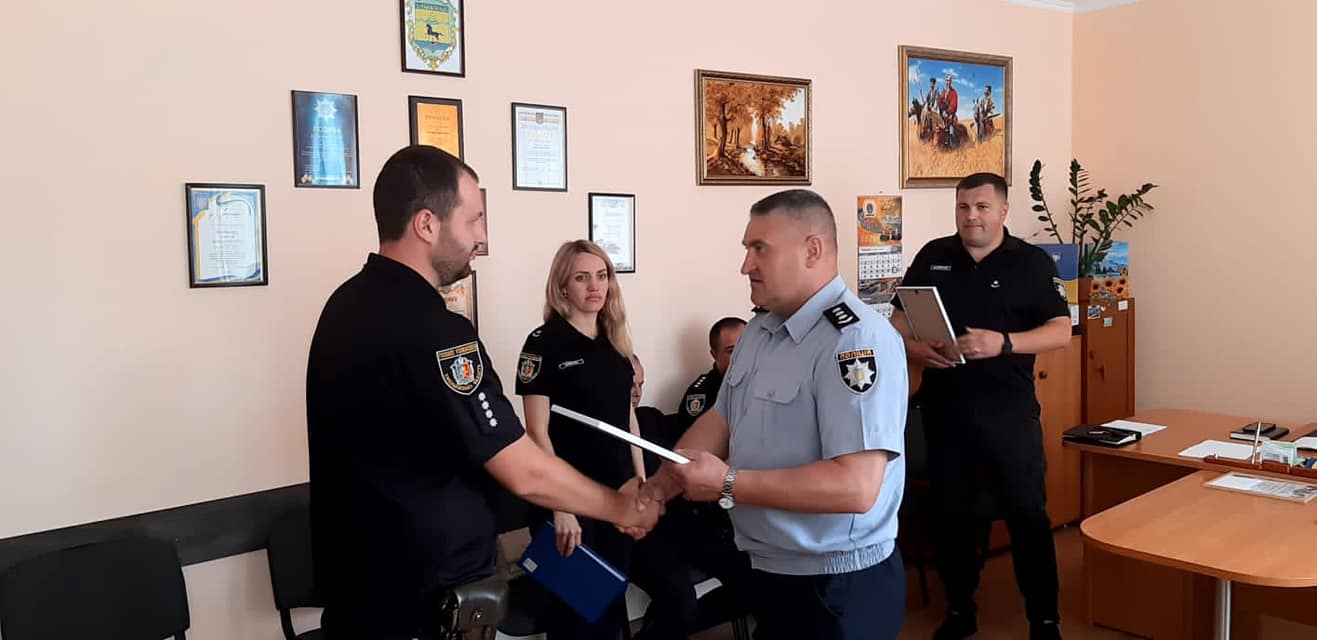 Новини Хмельницького - фото з На Шепетівщині нагородили старосту села, який допоміг розкрити подвійний злочин
