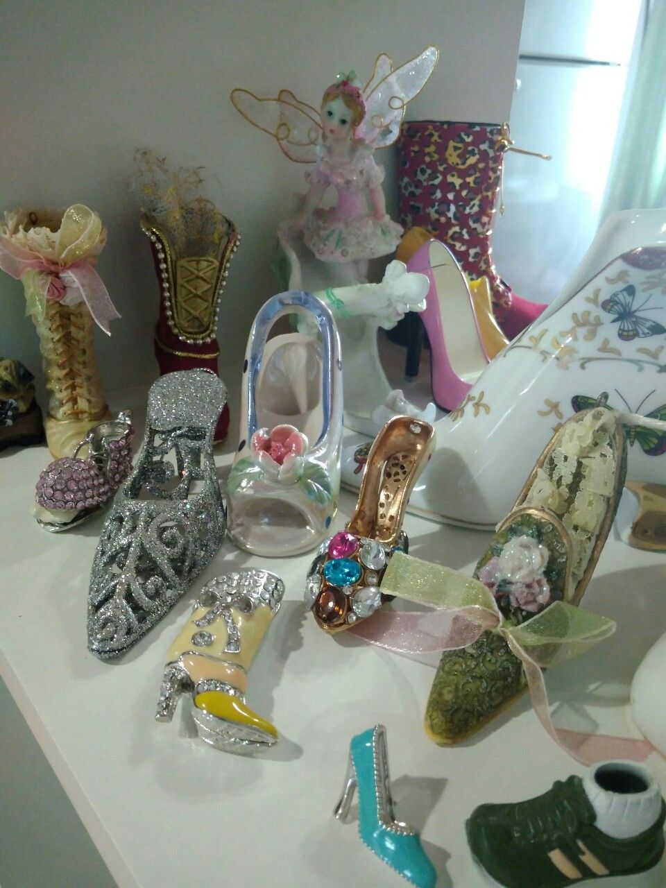 Новини Вінниці - фото з 300 сувенірних чобітків і туфельок. Як колекція у час війни стала заспокійливою «пігулкою»