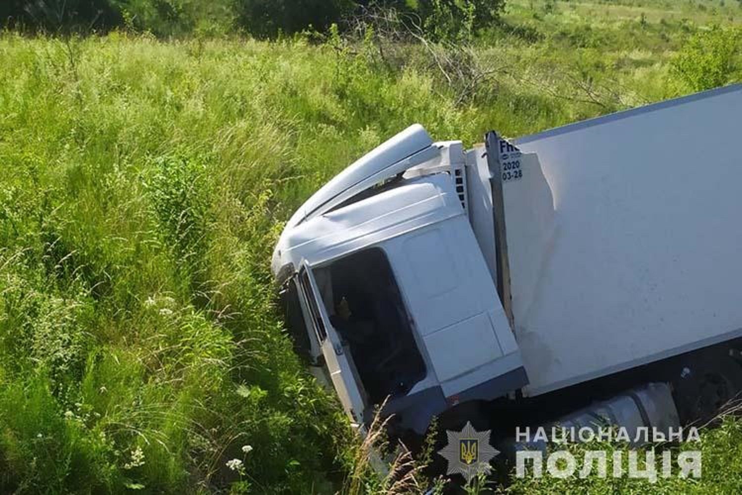 Новини Тернополя - фото з Втратив свідомість за кермом: водій протаранив металеву огорожу та збив електричний стовп