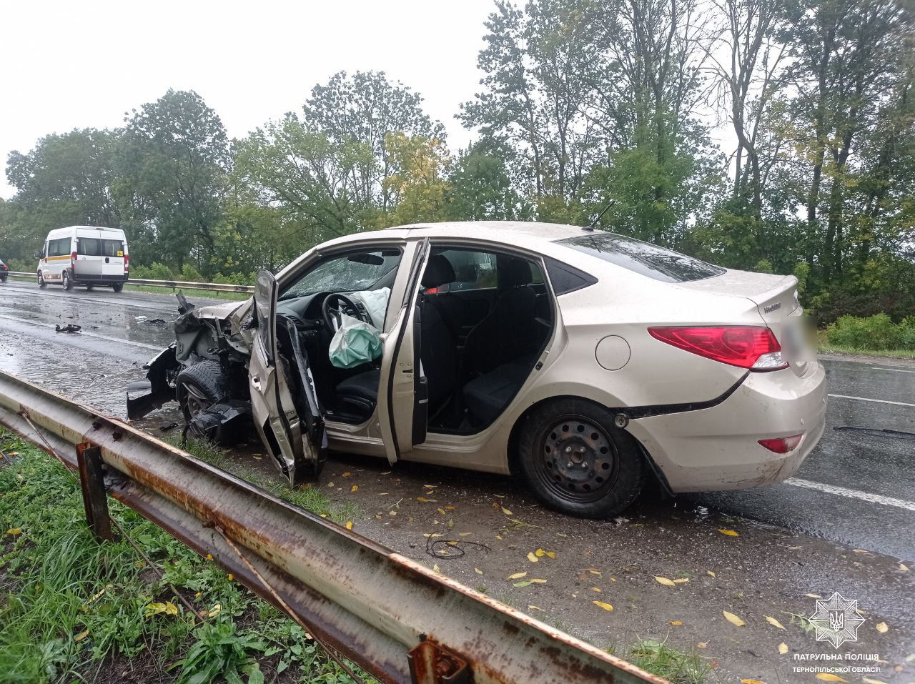 Новини Тернополя - фото з Водій у лікарні, машини побиті: у поліції повідомили подробиці аварії на дорозі М-30 на Тернопільщині