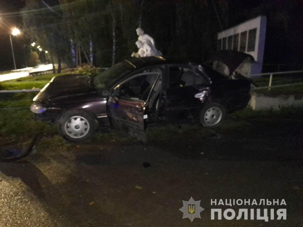 Новини Хмельницького - фото з “На швидкості в 150 зніс наших синів на тротуарі”: шепетівчанин під наркотиками вбив двох юнаків у ДТП