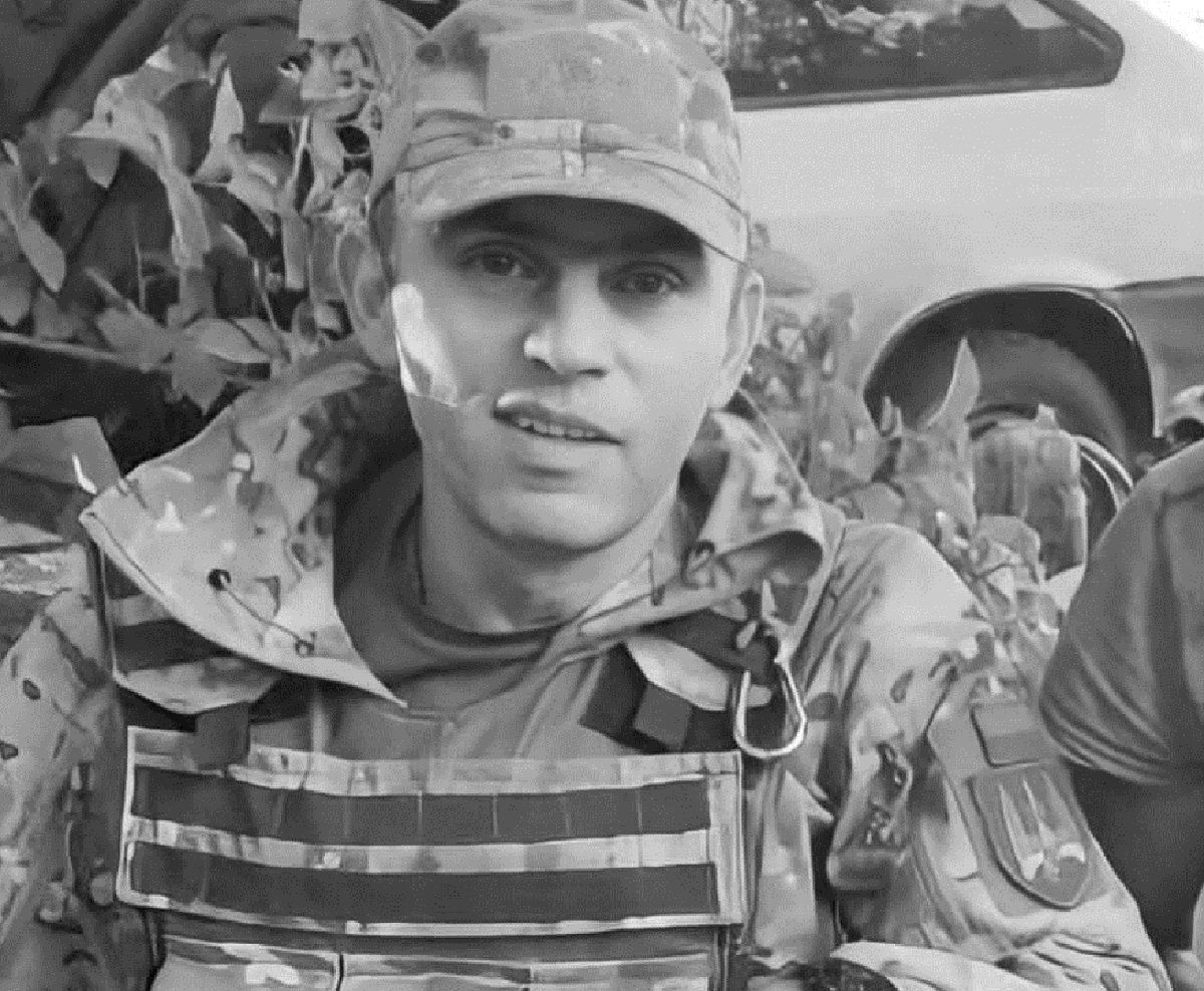 Новини Тернополя - фото з Чортків опустився навколішки. Тернопільщина прощається з Романом Холодюком та Василем Жебчуком