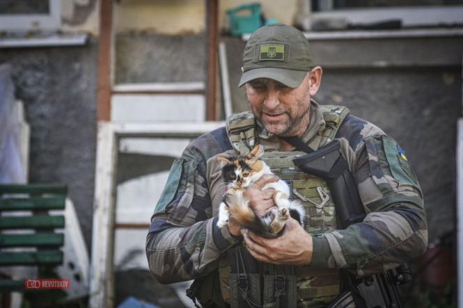 Руїни, згоріла техніка та залишки боєприпасів. Фоторепортаж зі звільненого Ізюма