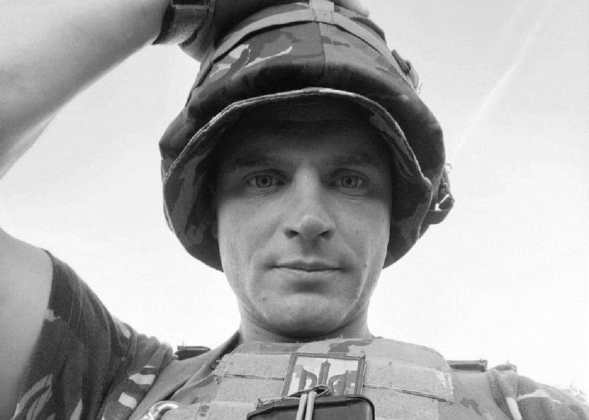 Новини Тернополя - фото з Чортків опустився навколішки. Тернопільщина прощається з Романом Холодюком та Василем Жебчуком