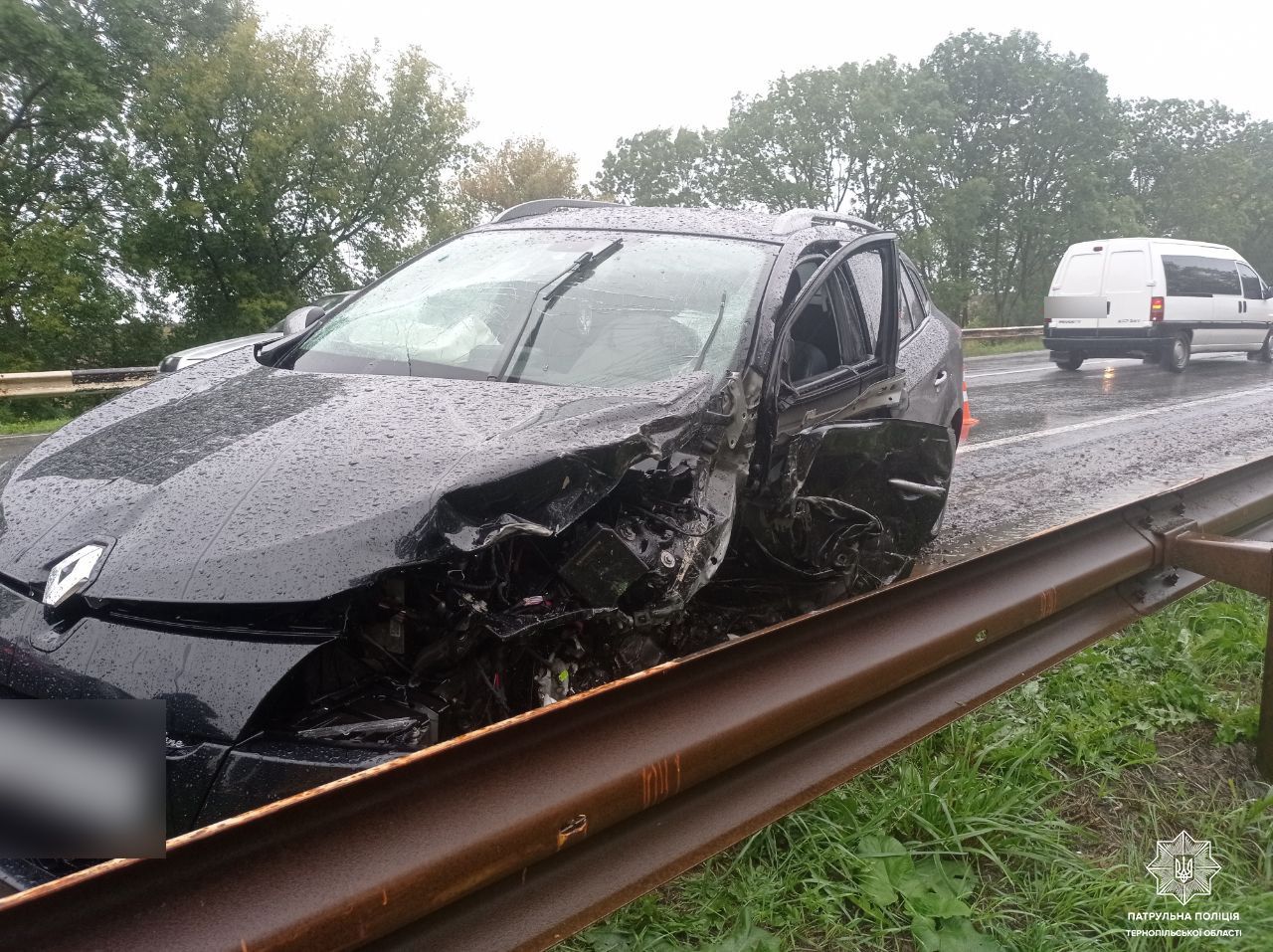 Новини Тернополя - фото з Водій у лікарні, машини побиті: у поліції повідомили подробиці аварії на дорозі М-30 на Тернопільщині