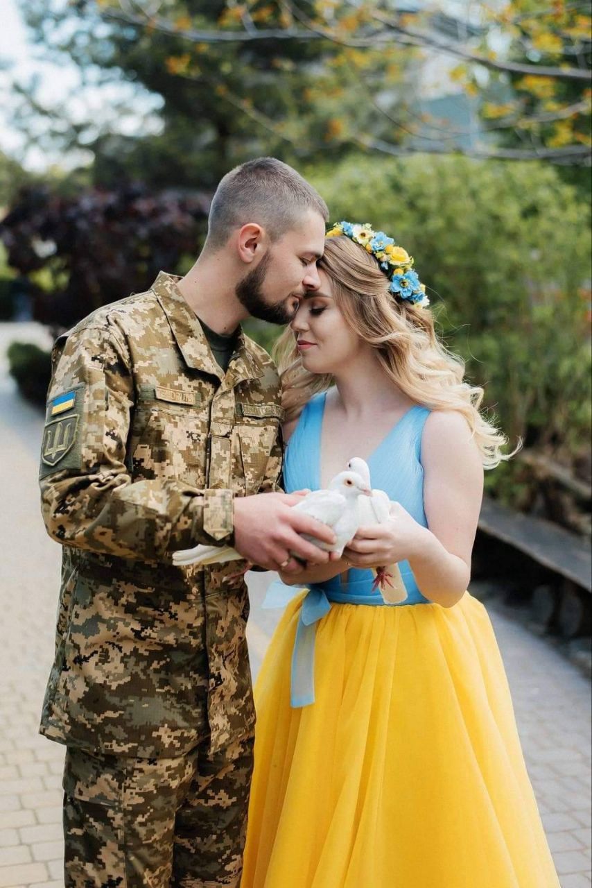 Новини Тернополя - фото з Кохання існує навіть в темні часи. Історія одруження захисника з Тернопільщини на псевдо Гармата