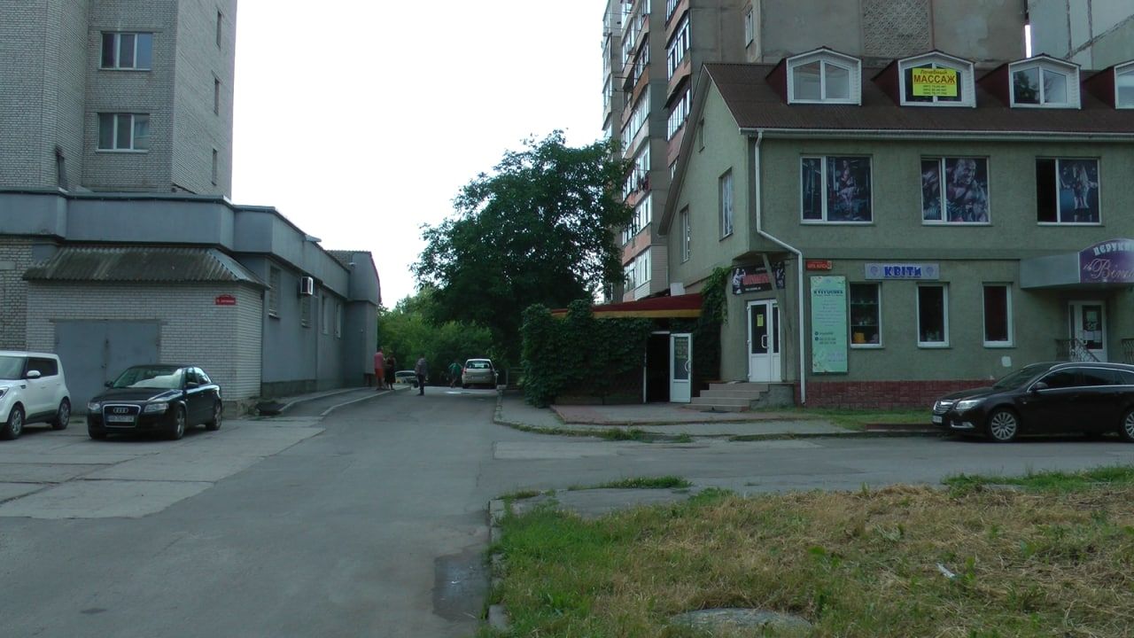 Новини Вінниці - фото з «Лаються, б’ються та справляють нужду під вікнами». Люди скаржаться на «розливайку» на Антонова