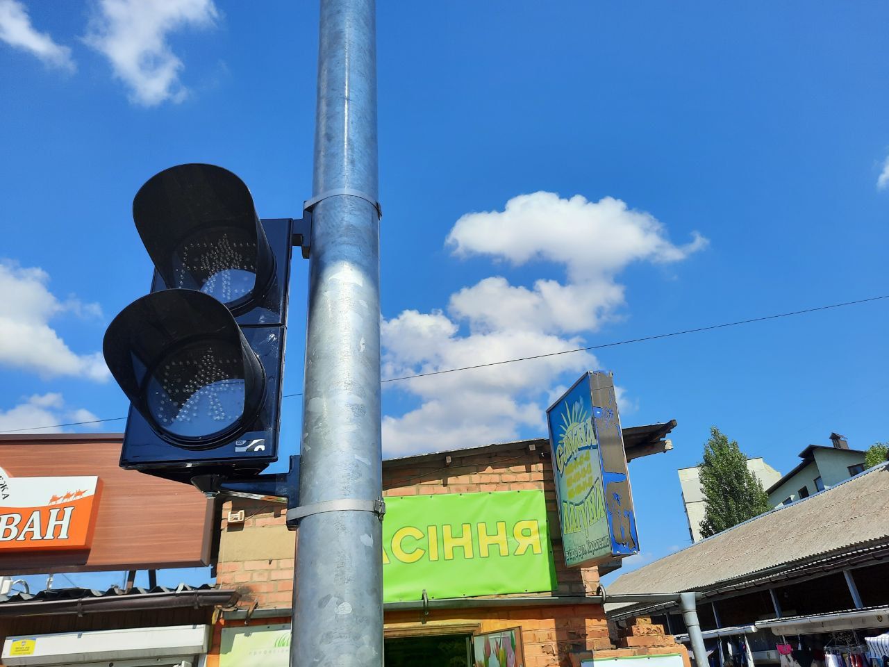 Новини Вінниці - фото з Біля Привокзального ринку з’явився світлофор. Що про нього говорять пішоходи?