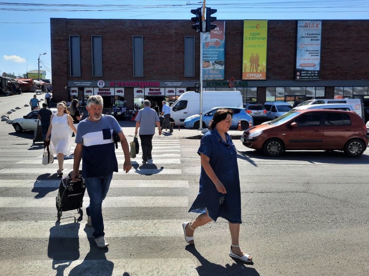 Новини Вінниці - фото з Біля Привокзального ринку з’явився світлофор. Що про нього говорять пішоходи?