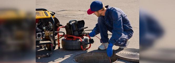 Бюстгальтери, прокладки та гуска з пір'ям. Що знаходять у вінницькій каналізації