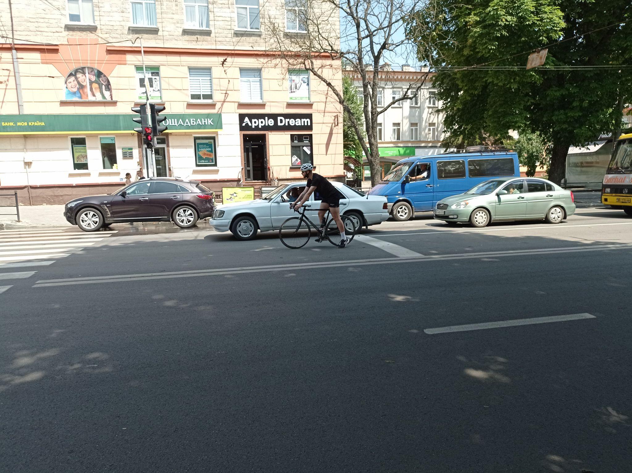 Новини Тернополя - фото з Тернополем на велосипеді: наскільки комфортно та безпечно пересуватися містом на двоколісному