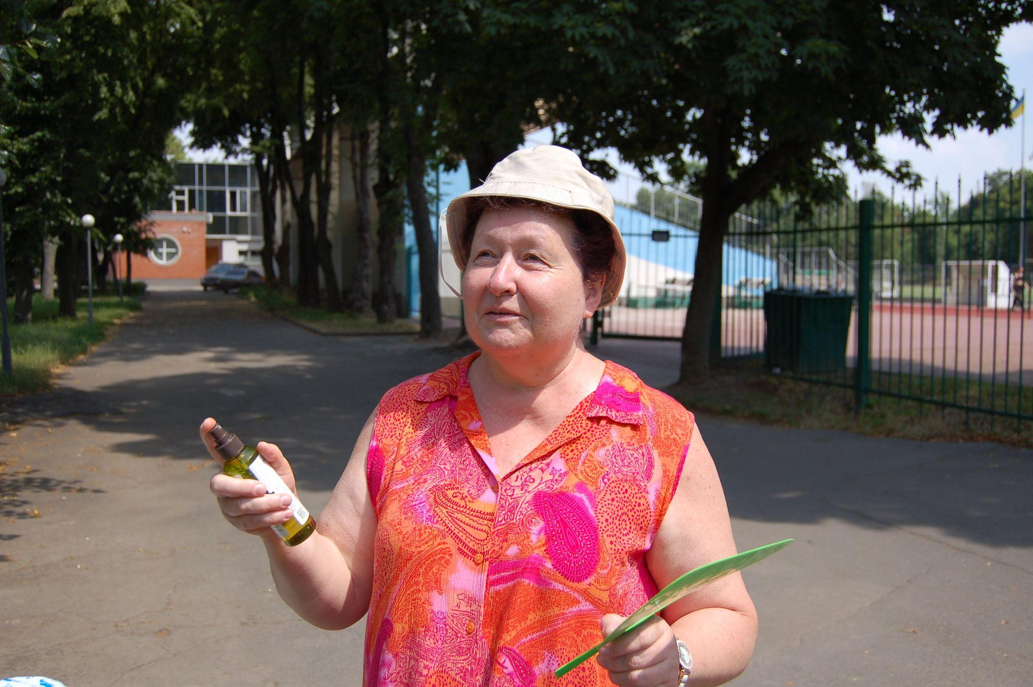 Новини Вінниці - фото з Як вінничани рятуються від спеки: «Обприскую себе водою та обдуваю лопаткою»