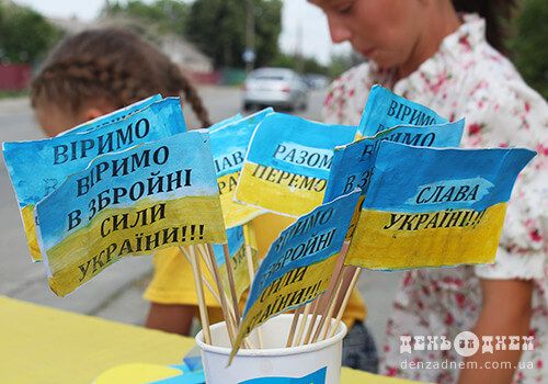 Новини Хмельницького - фото з Троє школярок з Хмельниччини збирають гроші на ЗСУ