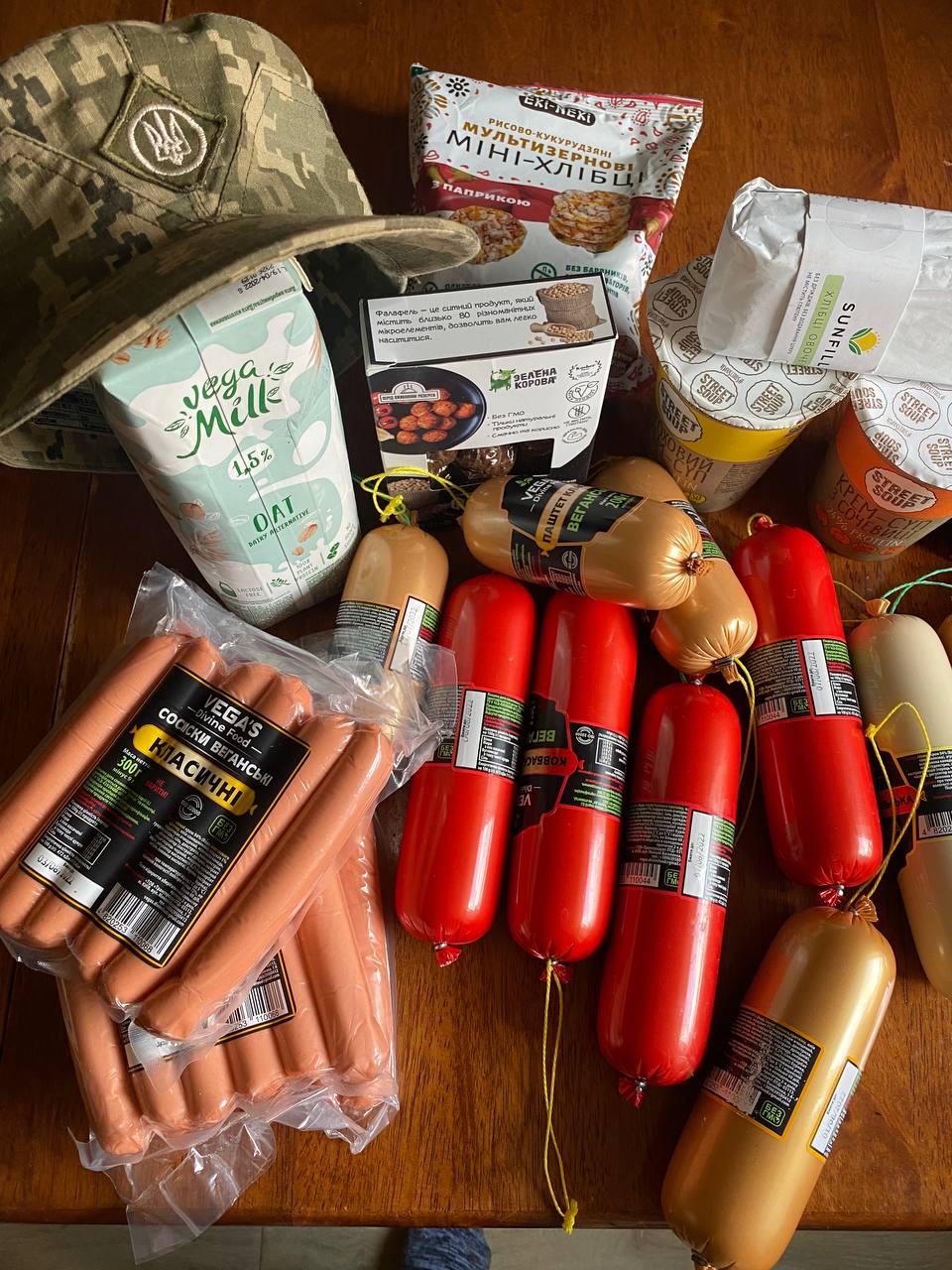 Новини Вінниці - фото з «Маємо 200 веганів на війні» Про спеціальні посилки волонтерів на фронт